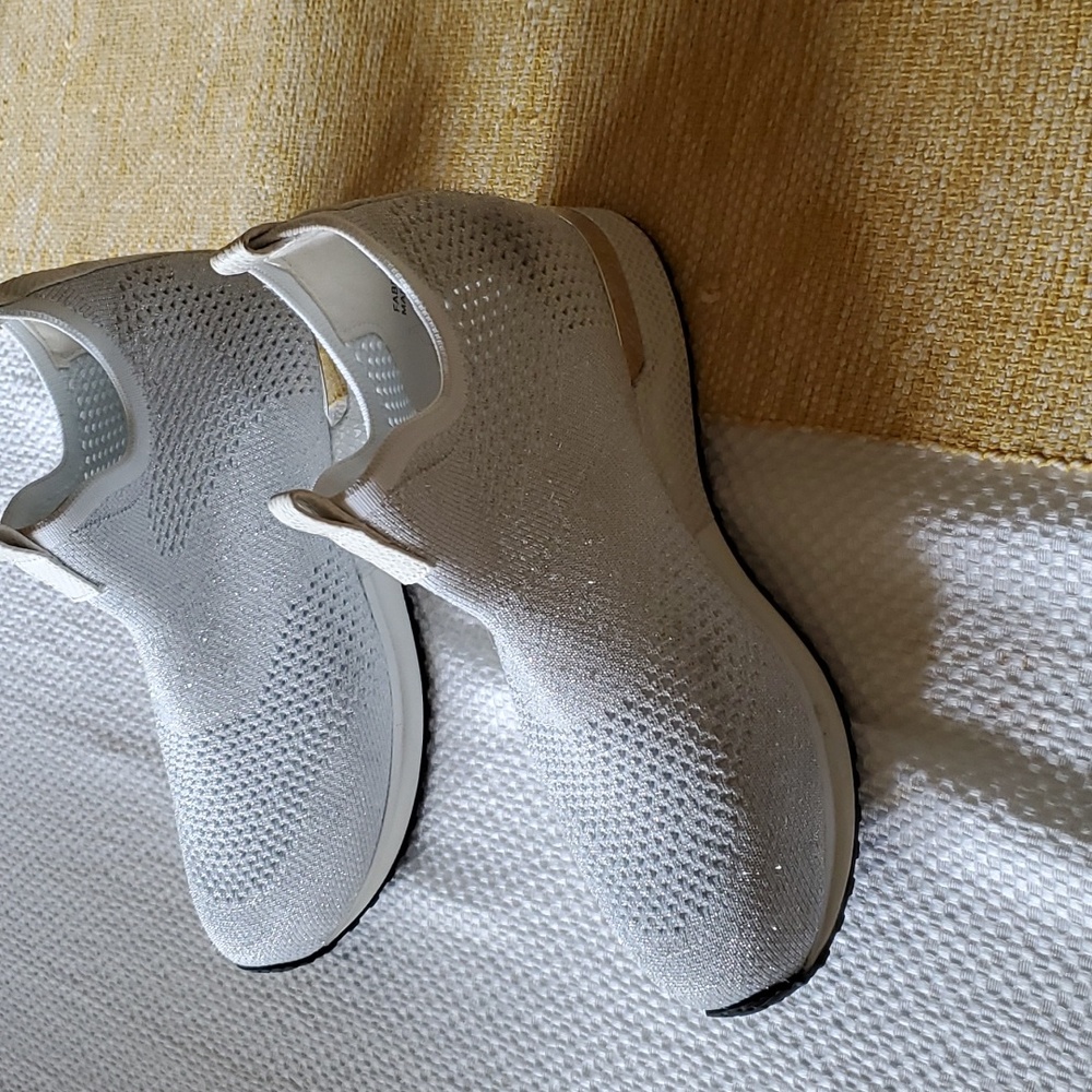 White slip-on woman sneaker - Picture 5 of 6